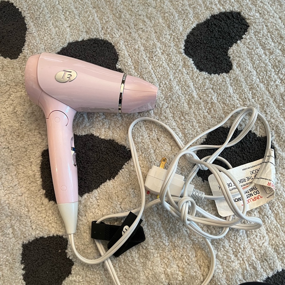 T3 travel size blush blow dryer